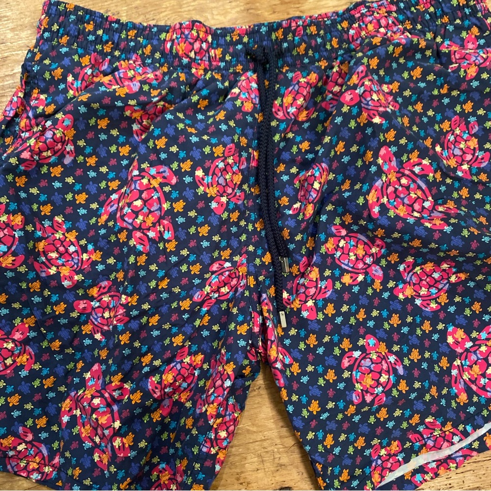 Vilebrequin “costume de bain á st-tropez despuis 1971”